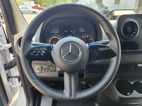 Used 2025 Mercedes-Benz Sprinter 2500 image 24