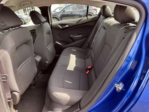 Used 2017 Chevrolet Cruze LT w/ Convenience Package FWD image 12