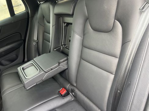 Used 2022 Volvo V60 T5 Cross Country w/ Climate Package image 15