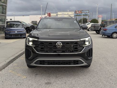 Certified 2025 Volkswagen Atlas Cross Sport SE FWD image 3
