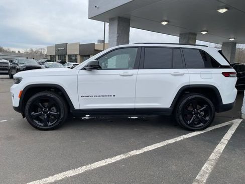Used 2023 Jeep Grand Cherokee Altitude AWD/4WD image 10