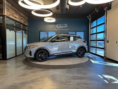 Used 2024 Nissan Kicks SR w/ SR Premium Package FWD image 7