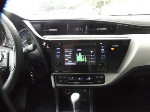 Used 2017 Toyota Corolla LE image 15