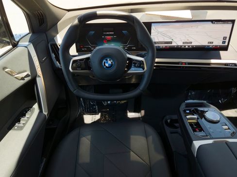 Used 2024 BMW iX xDrive50 AWD/4WD image 18