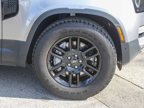 Used 2023 Land Rover Defender 130 SE image 4