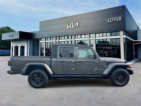 Used 2021 Jeep Gladiator Willys image 9