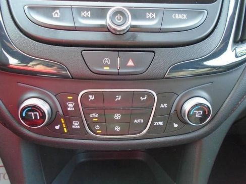 Used 2022 Chevrolet Equinox RS w/ Infotainment Package image 13