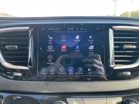 Used 2017 Chrysler Pacifica Touring-L w/ Tire & Wheel Group FWD image 11