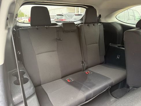 Used 2021 Toyota Highlander LE FWD image 32