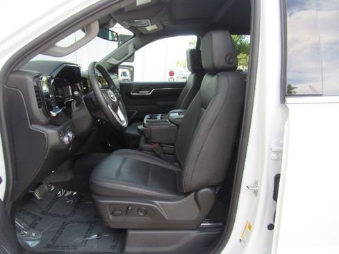Used 2025 GMC Sierra 1500 SLT image 12