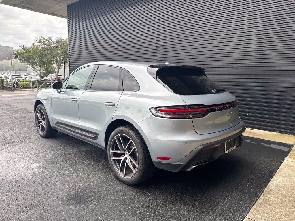 Certified 2024 Porsche Macan AWD/4WD image 3