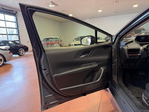 Used 2024 Toyota Prius Prime SE image 16