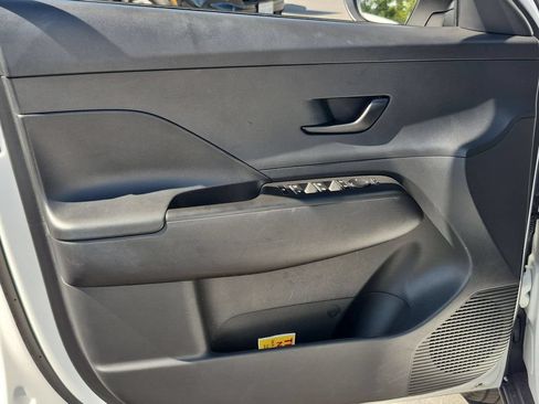 Used 2025 Hyundai Kona SEL FWD image 11