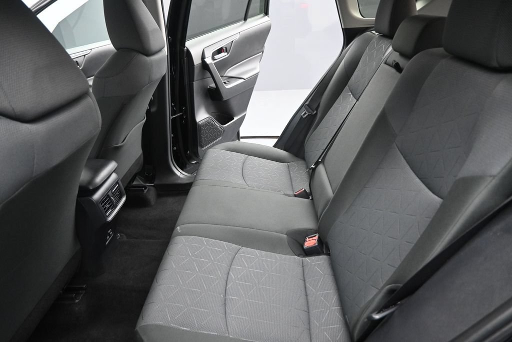 Used 2025 Toyota RAV4 XLE AWD/4WD image 17
