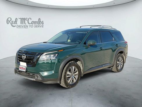 Used 2024 Nissan Pathfinder SL w/ Black Appearance Package FWD image 1
