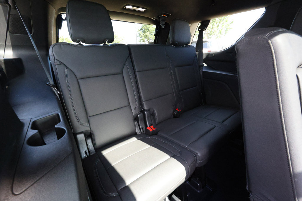 Used 2023 Chevrolet Tahoe Z71 w/ Z71 Off-Road Package AWD/4WD image 12