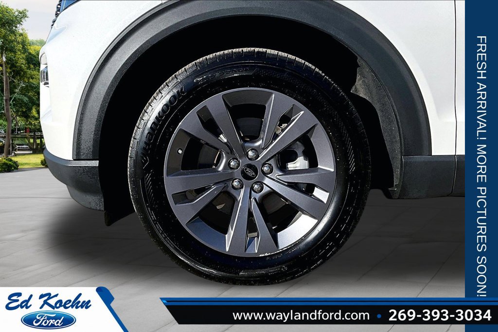 Certified 2022 Ford Explorer XLT w/ Equipment Group 202A AWD/4WD image 9