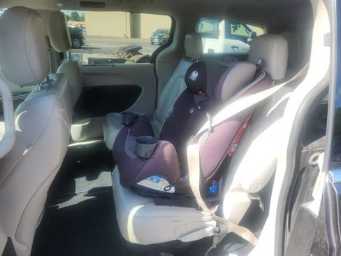 Used 2021 Chrysler Voyager Lxi FWD image 10