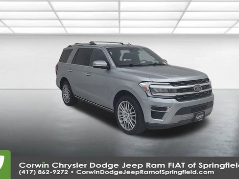 Used 2024 Ford Expedition Limited image 3
