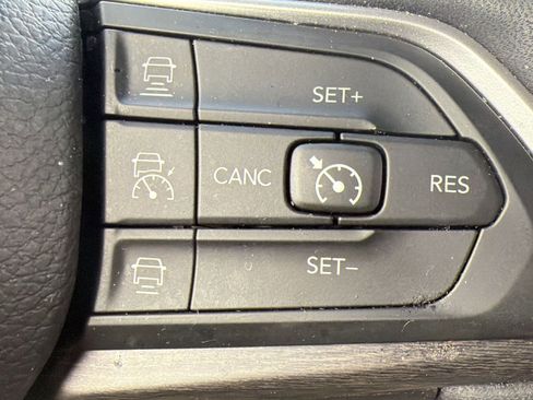 Used 2024 Jeep Grand Cherokee Limited w/ Luxury Tech Group II image 20