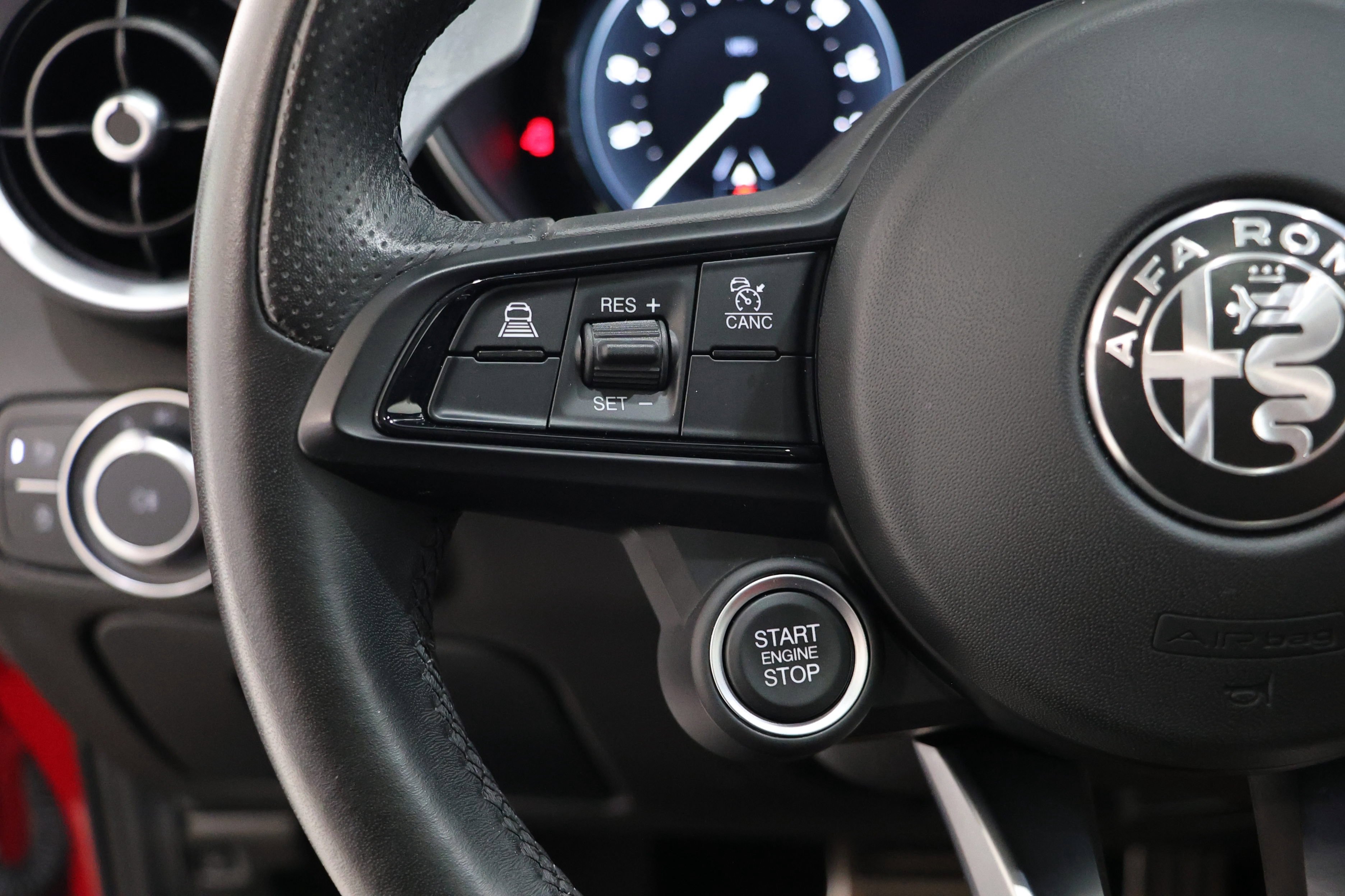 Certified 2024 Alfa Romeo Giulia Veloce AWD/4WD image 20