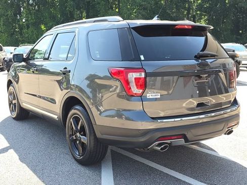 Used 2018 Ford Explorer XLT w/ Equipment Group 202A FWD image 3