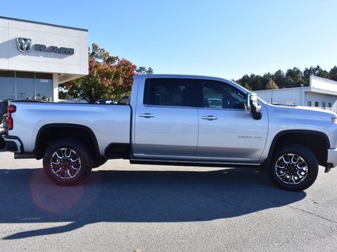 Used 2022 Chevrolet Silverado 2500 High Country w/ Z71 Off-Road Package image 10