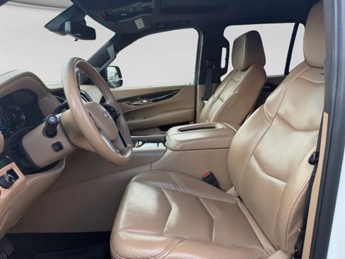 Used 2018 Cadillac Escalade Platinum RWD image 10