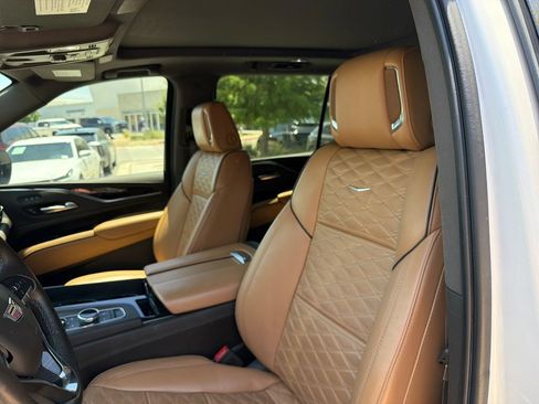 Used 2021 Cadillac Escalade ESV Premium Luxury AWD/4WD image 22
