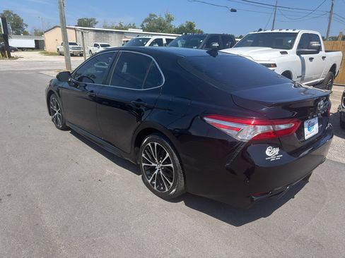 Used 2019 Toyota Camry SE FWD image 2