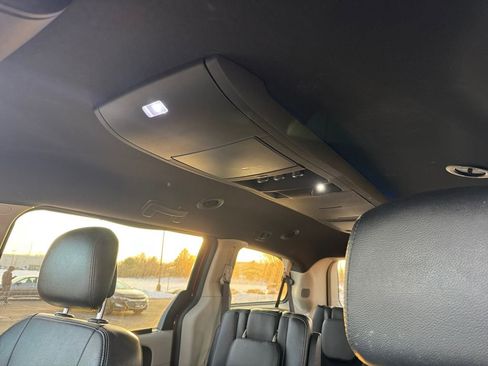 Used 2019 Dodge Grand Caravan SXT w/ Driver Convenience Group FWD image 13