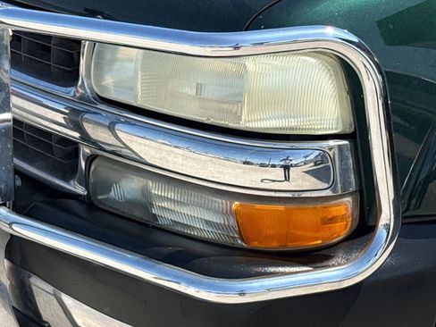 Used 2003 Chevrolet Suburban 2500 LT w/ LT Preferred Equipment Group image 4