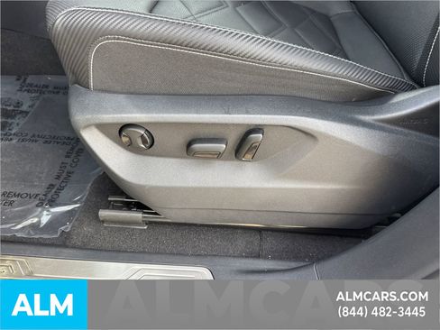 Used 2025 Volkswagen Atlas Cross Sport SE image 11