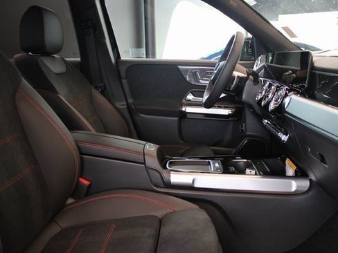 New 2024 Mercedes-Benz GLB 250 4MATIC image 5