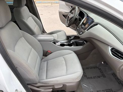 Used 2022 Chevrolet Malibu LT FWD image 32