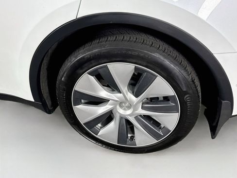 Used 2022 Tesla Model Y Long Range AWD/4WD image 23