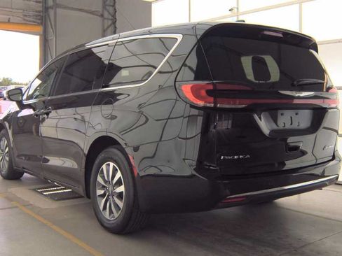 Used 2025 Chrysler Pacifica Select FWD image 5