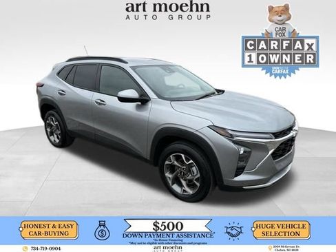 Used 2025 Chevrolet Trax LT image 1