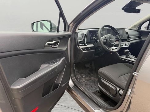 Used 2025 Kia Sportage LX image 19