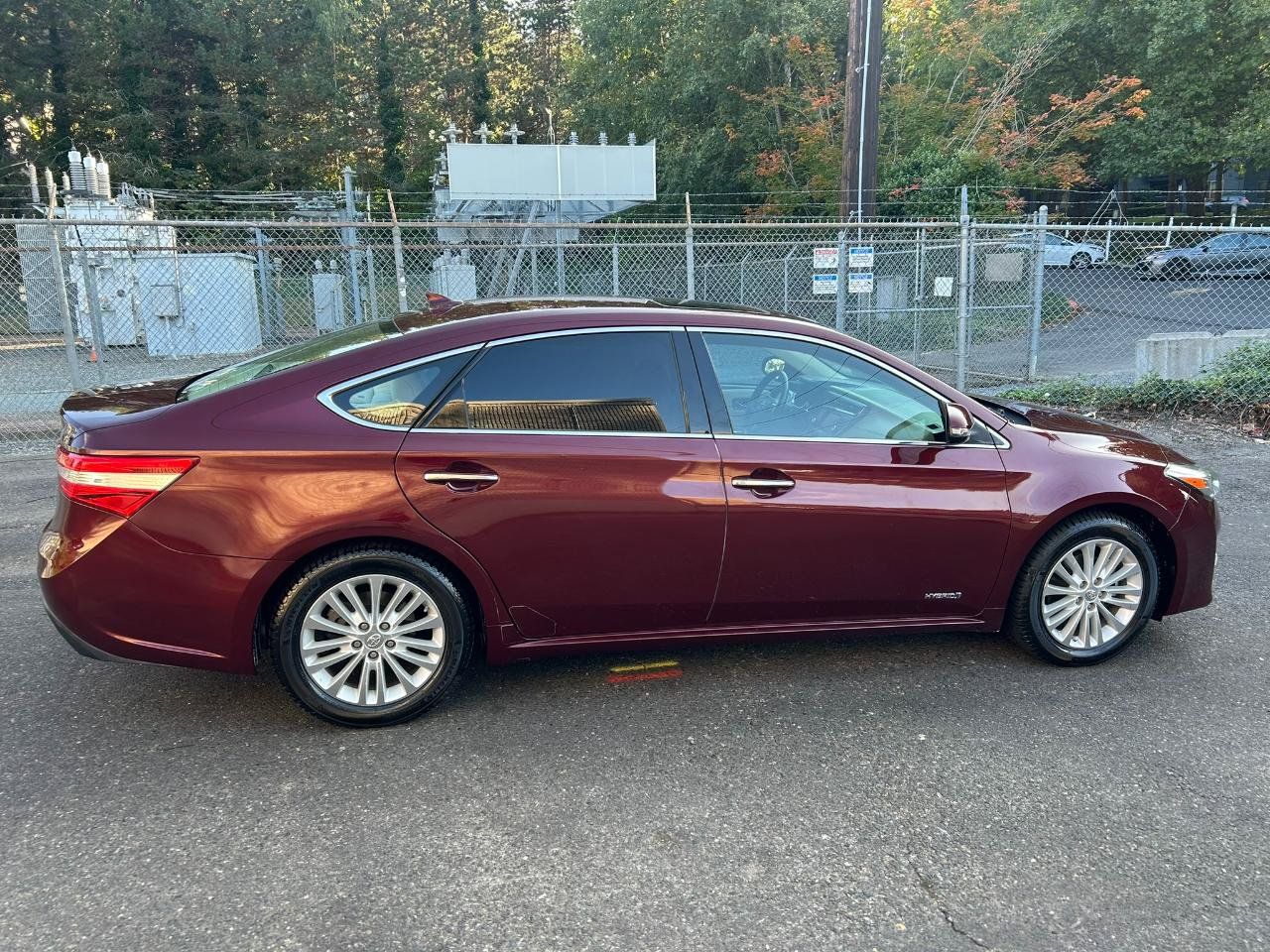 Used 2013 Toyota Avalon Limited FWD image 4