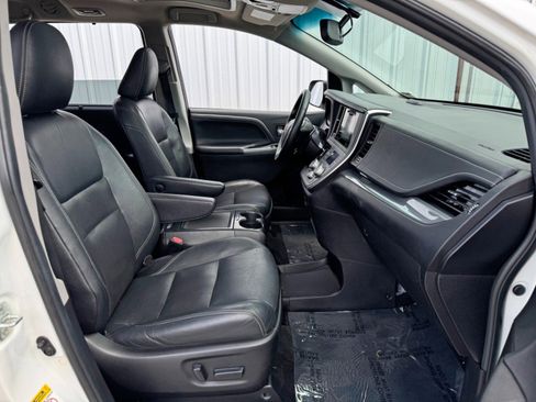 Used 2015 Toyota Sienna SE Premium image 15