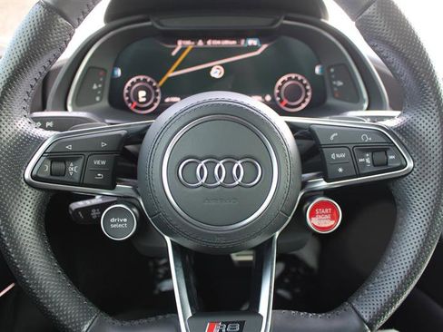 Used 2018 Audi R8 V10 w/ Carbon Exterior Package image 39