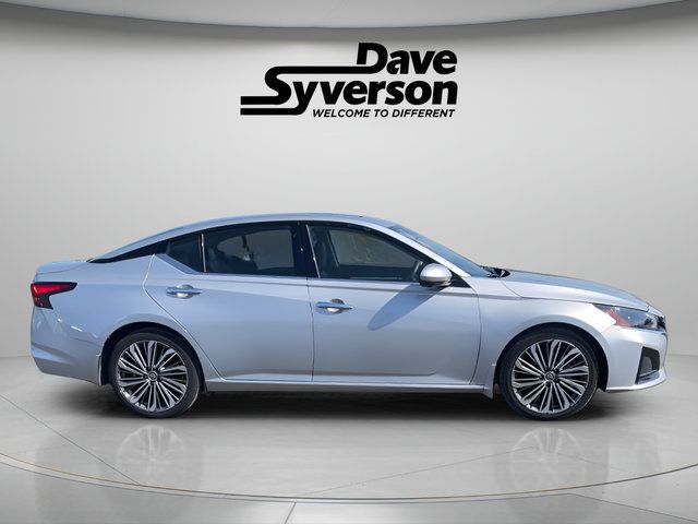Used 2025 Nissan Altima 2.5 SL FWD image 6