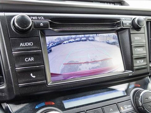 Used 2018 Toyota RAV4 LE image 18