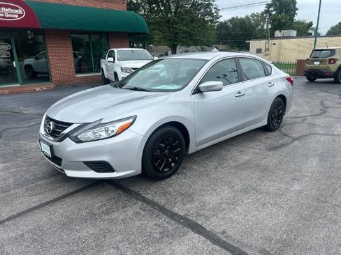 Used 2016 Nissan Altima 2.5 S w/ Power Driver Seat Package FWD image 1