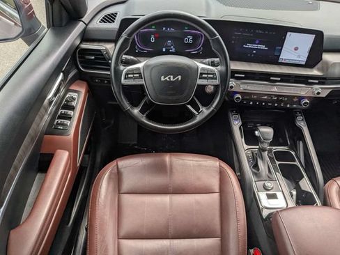 Used 2024 Kia Telluride EX w/ EX Captain's Chair Package FWD image 17