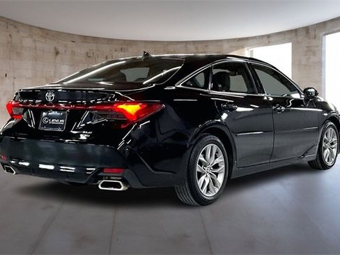 Used 2021 Toyota Avalon XLE w/ Moonroof Package image 5