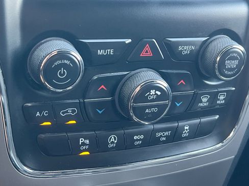 Used 2019 Jeep Grand Cherokee Laredo image 20