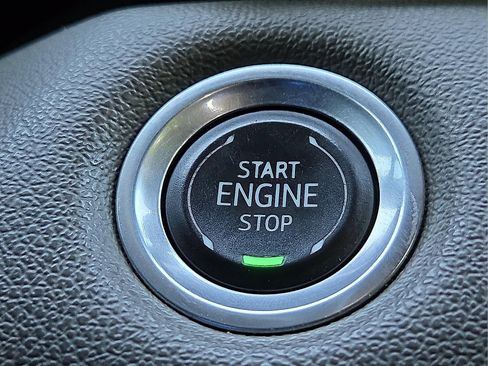Used 2024 Chevrolet Colorado ZR2 w/ Technology Package AWD/4WD image 18