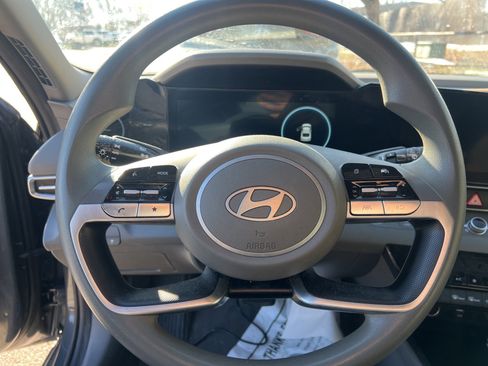 Used 2024 Hyundai Elantra Blue image 15